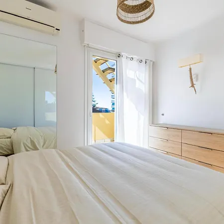8 Saissy - 2 Bedroom Rooftop Terrace 10 Min Palais 公寓